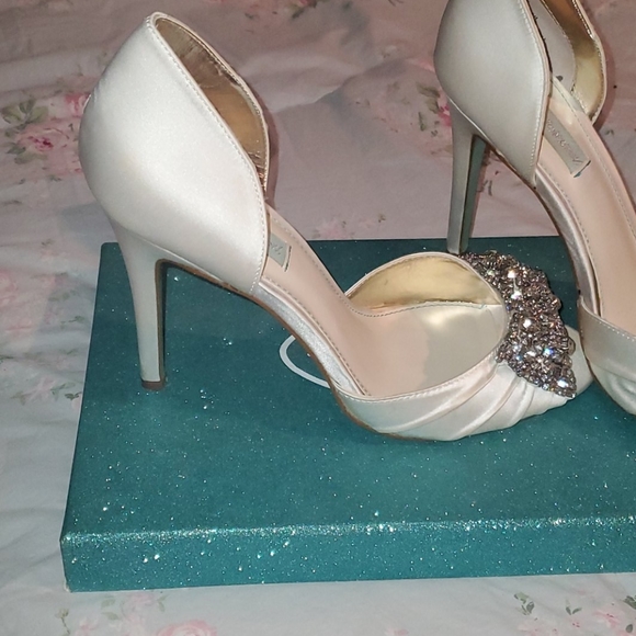 Shoes - Picture 4 of 8